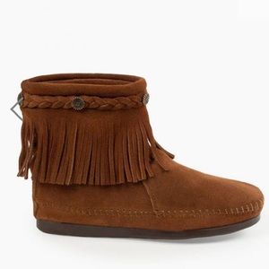 Minnetonka High Top Back Zip Short Moccasin Boot